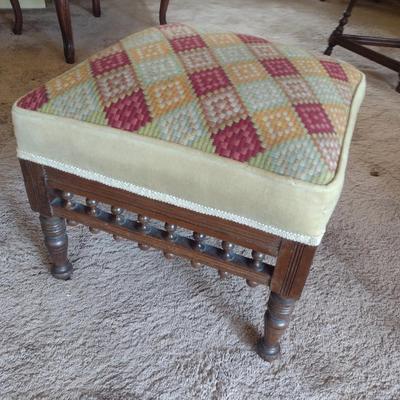 Victorian Design Upholstered Top Ottoman