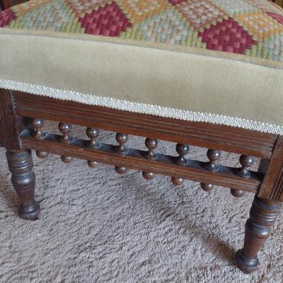 Victorian Design Upholstered Top Ottoman