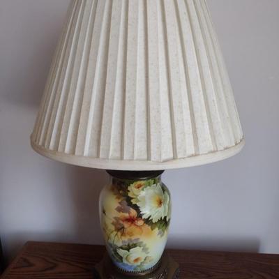 Porcelain Painted Jar Base Table Lamp