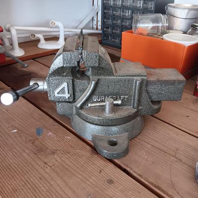 DURACRAFT #4 SWIVEL BENCH VISE