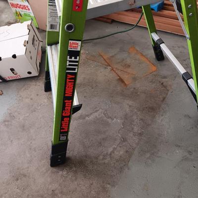 LITTLE GIANT MIGHTY LITE FOLDING STEP STOOL