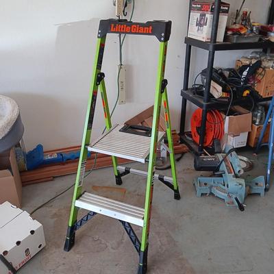 LITTLE GIANT MIGHTY LITE FOLDING STEP STOOL