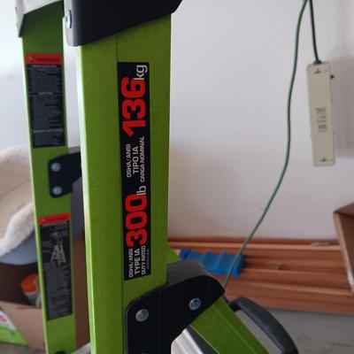 LITTLE GIANT MIGHTY LITE FOLDING STEP STOOL