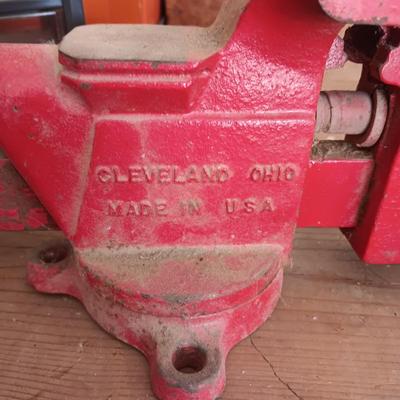 COLUMBIAN D63 1/2 SWIVEL BENCH VISE, DRAWER ORGANIZER AND SOME HARDWARE
