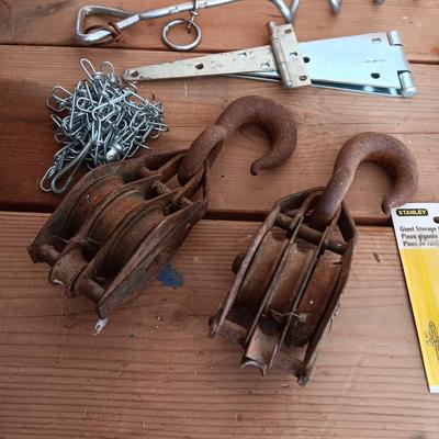 COLUMBIAN D63 1/2 SWIVEL BENCH VISE, DRAWER ORGANIZER AND SOME HARDWARE