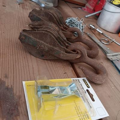 COLUMBIAN D63 1/2 SWIVEL BENCH VISE, DRAWER ORGANIZER AND SOME HARDWARE