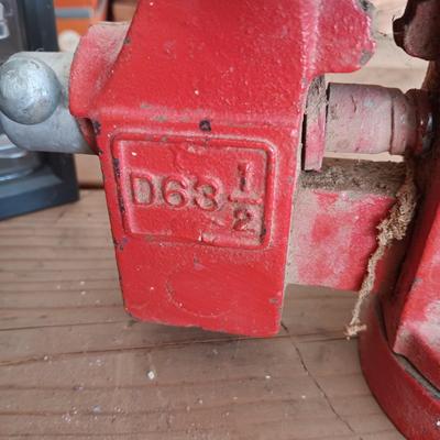 COLUMBIAN D63 1/2 SWIVEL BENCH VISE, DRAWER ORGANIZER AND SOME HARDWARE