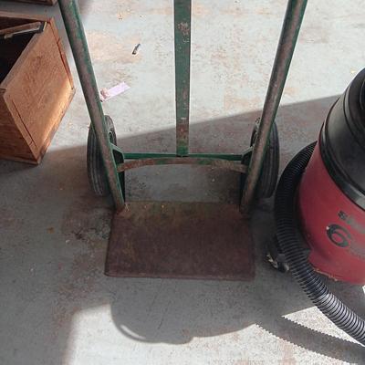 6 GALLON SHOP VAC AND A FURNITURE DOLLY