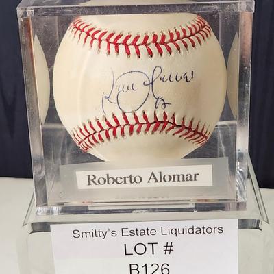 Roberto Alomar OMLB Signed Autographed Baseball In Collectors CaseOMLB Signed Autographed Baseball In Collectors Case