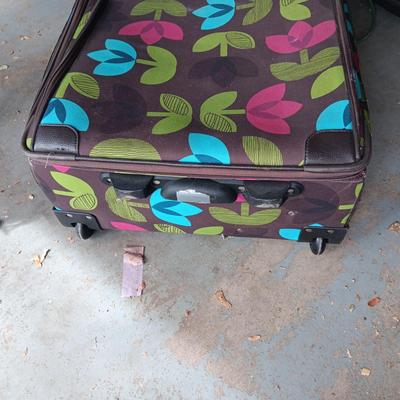 LARGE CLOTH SUITCASE ON 2 WHEELS AND A SMALLER DUFFLE BAG