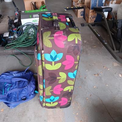 LARGE CLOTH SUITCASE ON 2 WHEELS AND A SMALLER DUFFLE BAG
