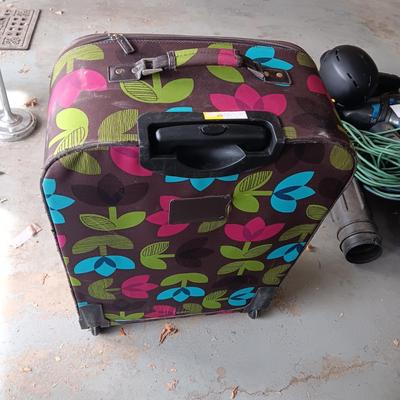 LARGE CLOTH SUITCASE ON 2 WHEELS AND A SMALLER DUFFLE BAG