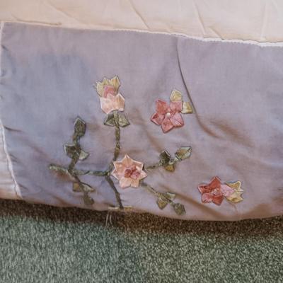 FULL/QUEEN COMFORTER, BEDSHIRT, PILLOW CASES AND SHEET SET