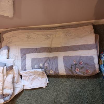 FULL/QUEEN COMFORTER, BEDSHIRT, PILLOW CASES AND SHEET SET