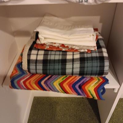 QUEEN FLANNEL SHEET SET, PILLOWCASES AND THROW BLANKETS