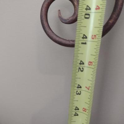 Metal Scroll Design Hanging Plate Rack