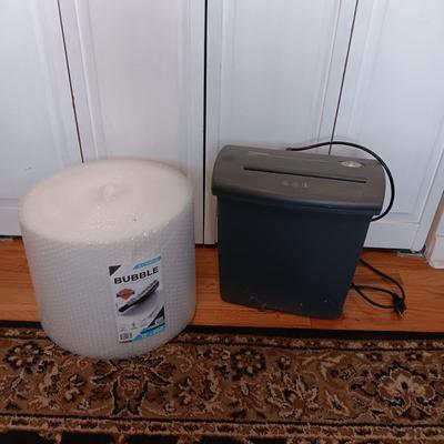FELLOWES PAPER SHREDDER AND NEW ROLL OF BUBBLE WRAP