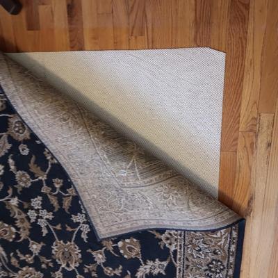 AREA RUG WITH NO SLIDE PAD