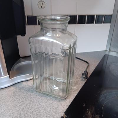 WARING PRO JUICE EXTRACTOR, 4 RALL BEER GLASSES AND A GLASS PITCHER
