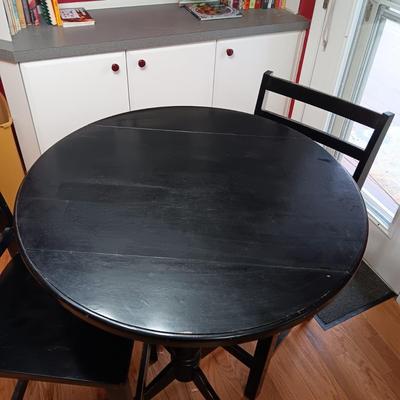 COUNTER HEIGHT DROP LEAF CAFE STYLE TABLE AND 2 CHAIRS