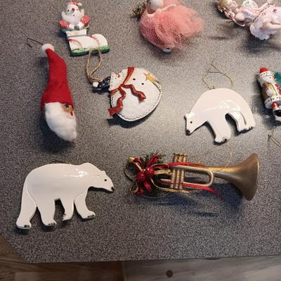 A COLLECTION OF CHRISTMAS ORNAMENTS