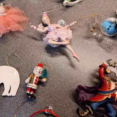 A COLLECTION OF CHRISTMAS ORNAMENTS