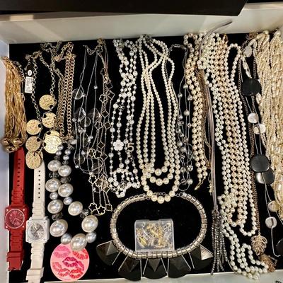 Costume Jewelry - Lot M