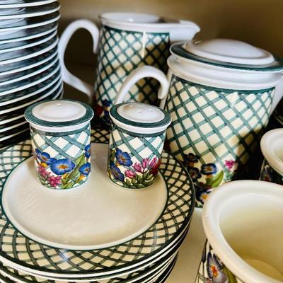 Breakfast Room - Dansk Nordic Garden Service for 24 + Mugs not photoed