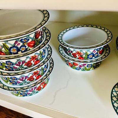 Breakfast Room - Dansk Nordic Garden Service for 24 + Mugs not photoed