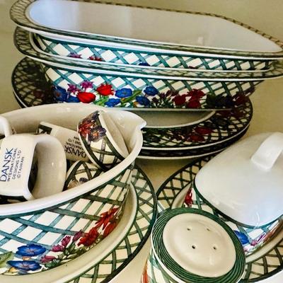 Breakfast Room - Dansk Nordic Garden Service for 24 + Mugs not photoed
