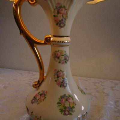 Porcelain lamp, has 3-way switch