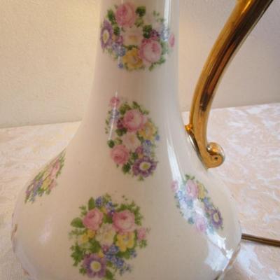 Porcelain lamp, has 3-way switch