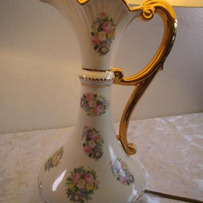 Porcelain lamp, has 3-way switch