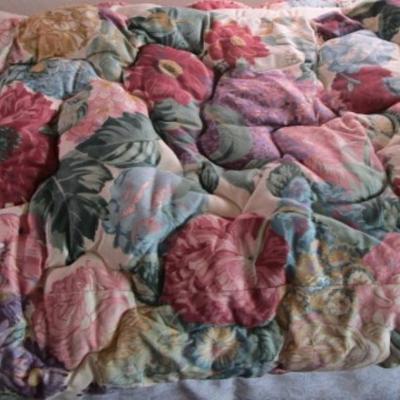 Beaurtiful heavy weight floral comforter