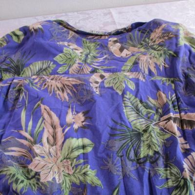 2 short-sleeved shirts, size 6XL