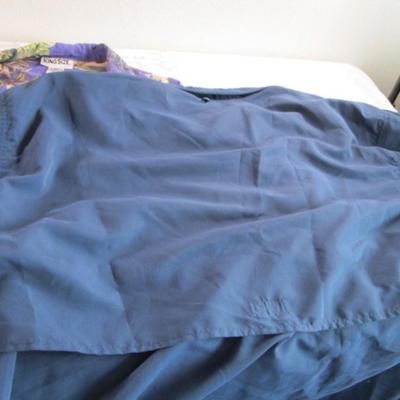 2 short-sleeved shirts, size 6XL