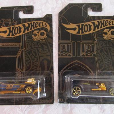 2 Hot Wheels cars