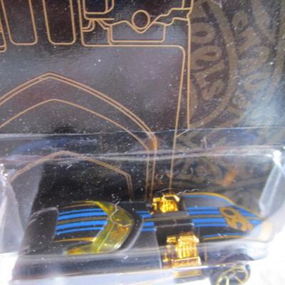 2 Hot Wheels cars