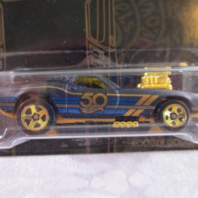 2 Hot Wheels cars