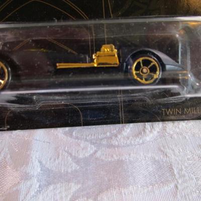2 Hot Wheels cars