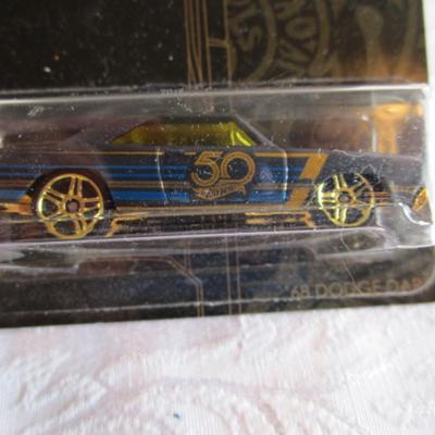 2 Hot Wheels cars