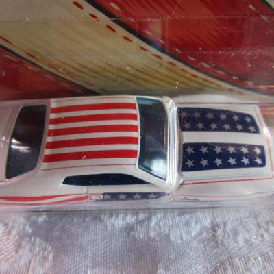 2 Hot Wheels cars