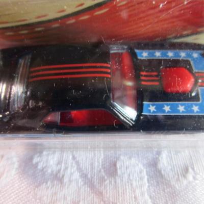 2 Hot Wheels cars