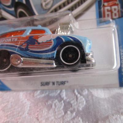 2 Hot Wheels cars