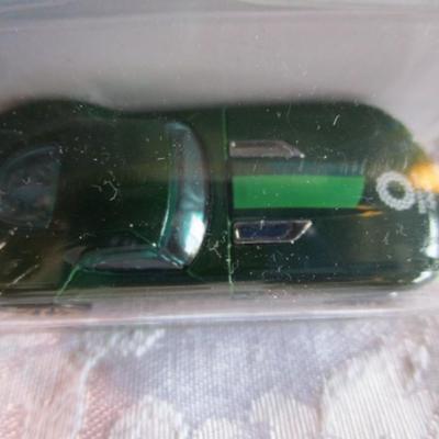 2 Hot Wheels cars