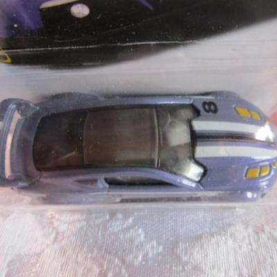 2 Hot Wheels cars