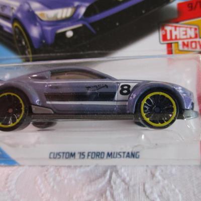 2 Hot Wheels cars