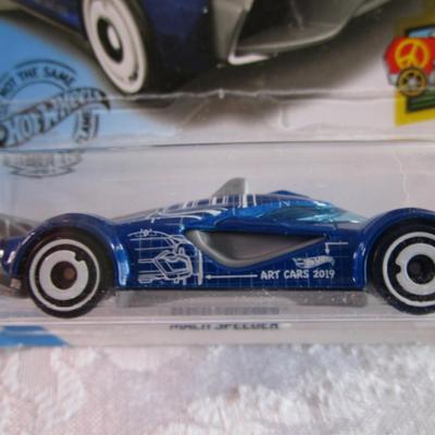 2 Hot Wheels cars