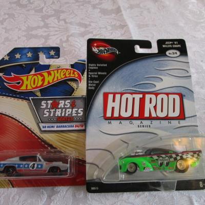 2 Hot Wheels cars
