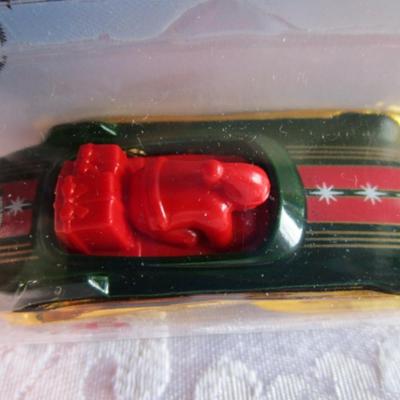 2 Hot Wheels cars